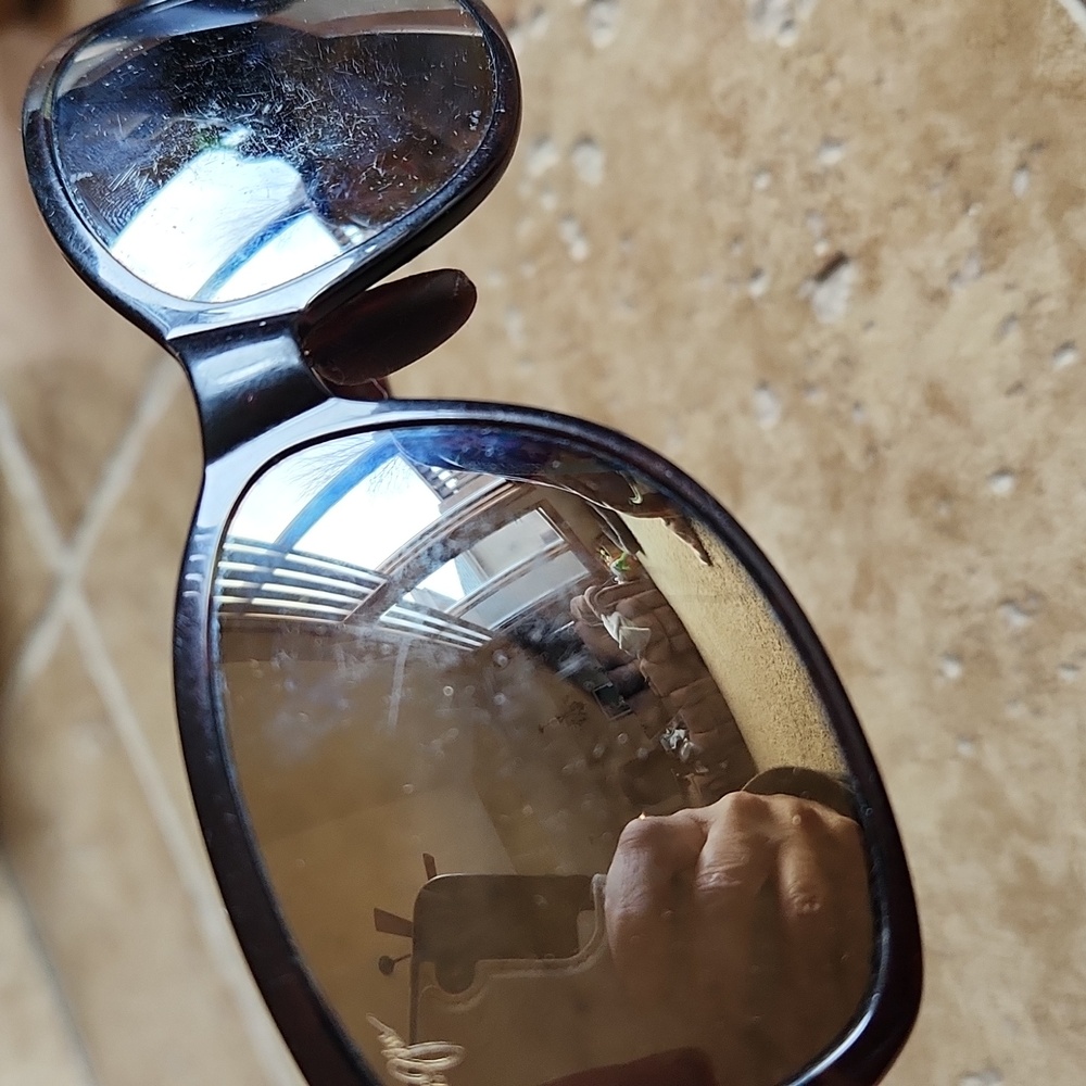 Maui Jim Tortoise Sunglasses with Blue Case - Picture 8 of 12